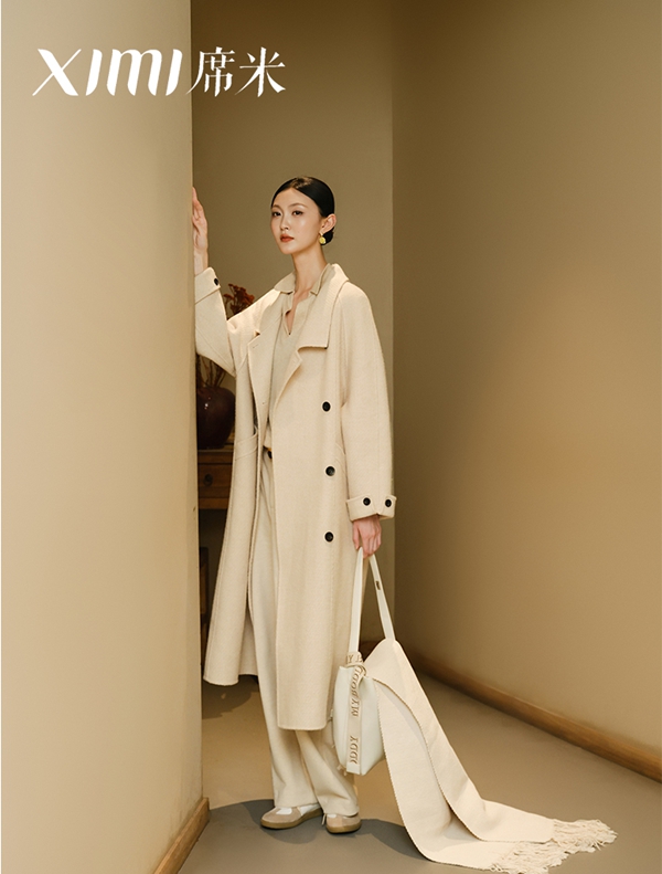 經典米白呢子大衣